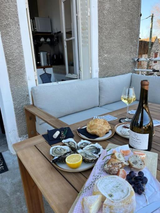 Le De La Poterne, Maison En Bordure Du Serein
